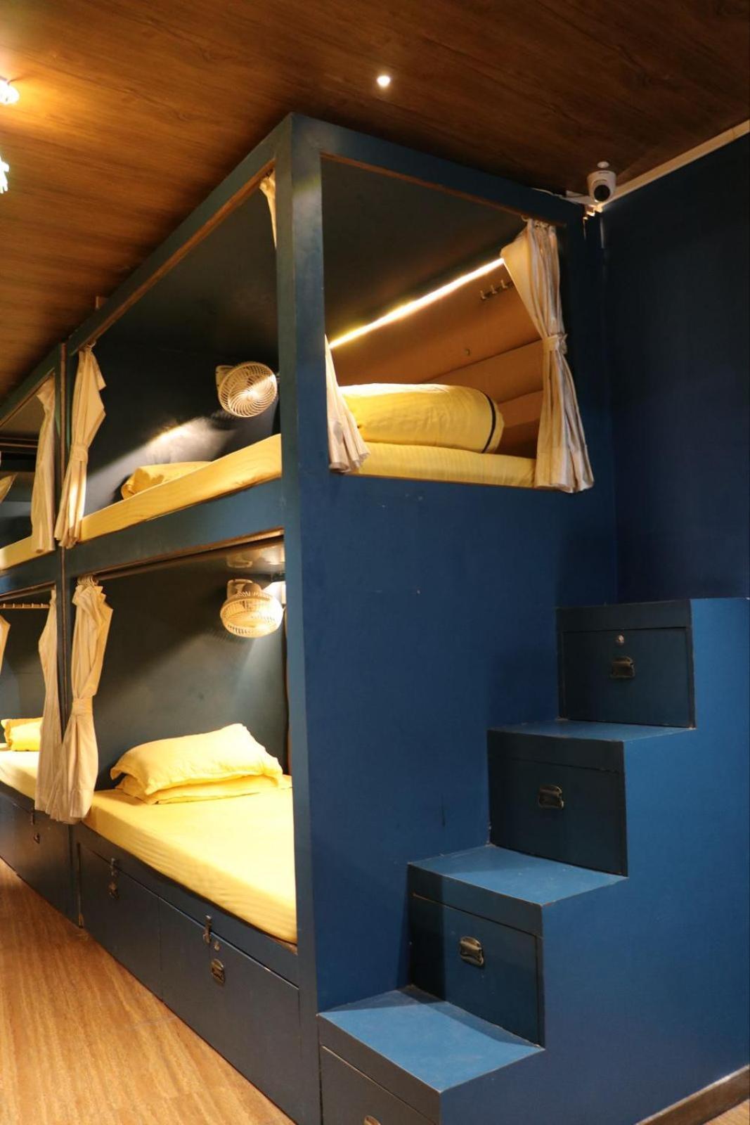 Sinhassan Dormitory Hostel Juhu Mumbai Exterior photo