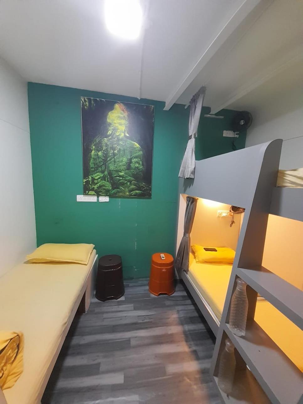 Sinhassan Dormitory Hostel Juhu Mumbai Exterior photo